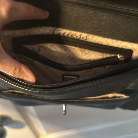 Guess purse - Picture 5 of 7